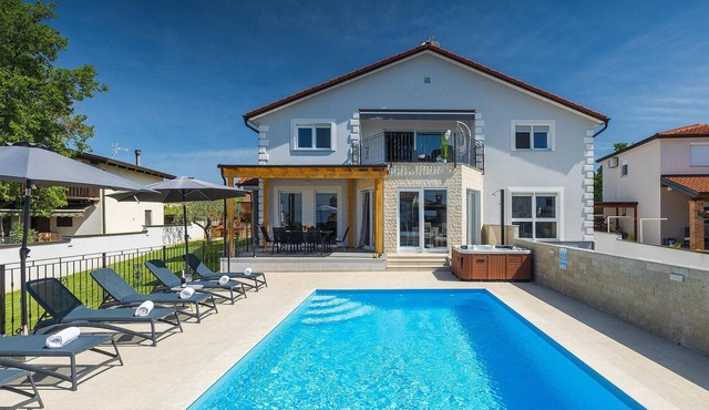 Awesome home in Porec