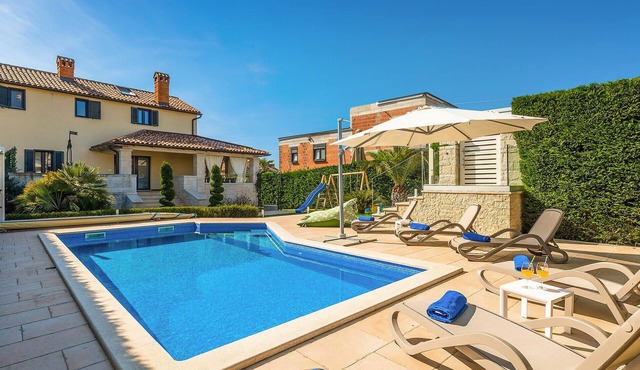 Awesome home in Porec with sauna