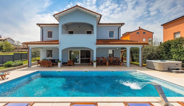 Awesome home in Porec with sauna