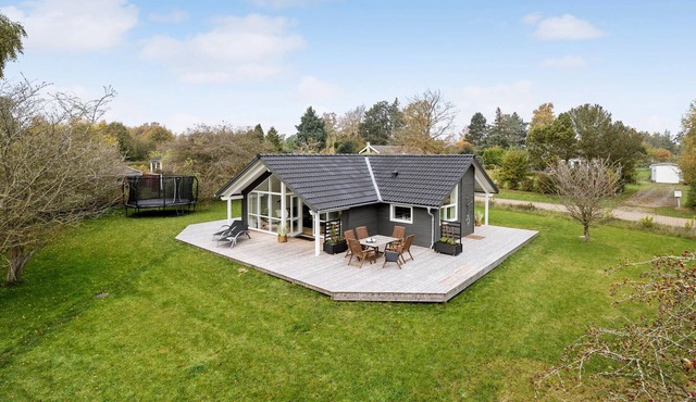 Awesome home in Præstø with WiFi