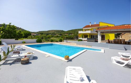 Awesome Home In Primorski Dolac With Sauna