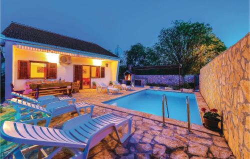 Awesome Home In Primorski Dolac