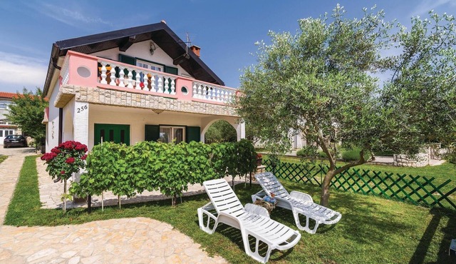 Awesome home in Privlaka with WiFi