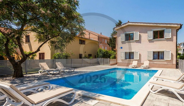 Awesome home in Privlaka