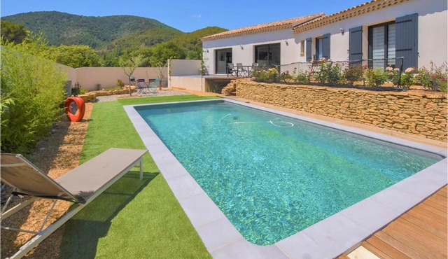 Awesome Home In Propiac With Wifi