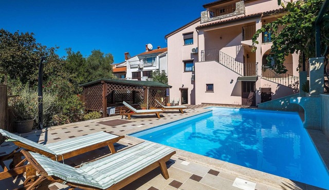 Awesome home in Pula with sauna