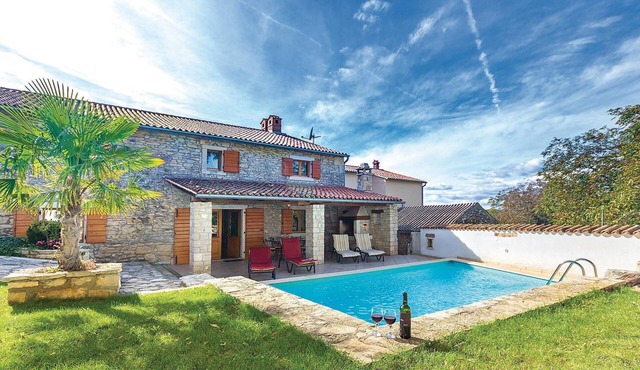 Awesome home in Puntera