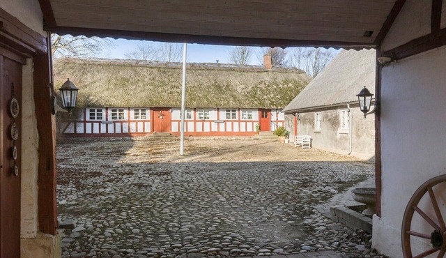 Awesome home in Randers SV with WiFi