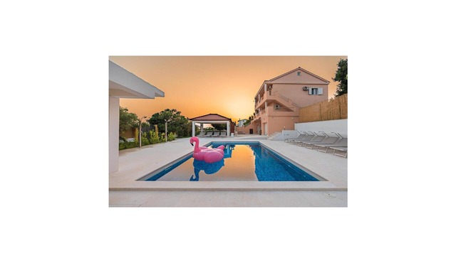 Awesome home in Razanac