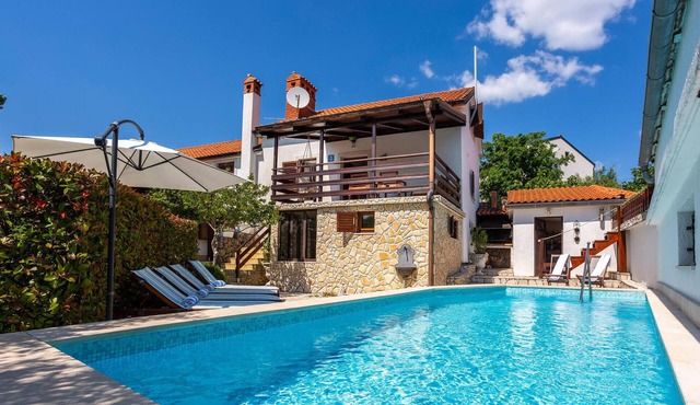 Awesome home in Risika