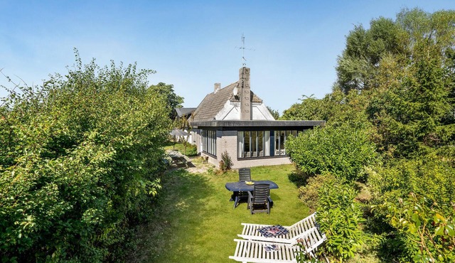 Awesome home in Rødby with kitchen