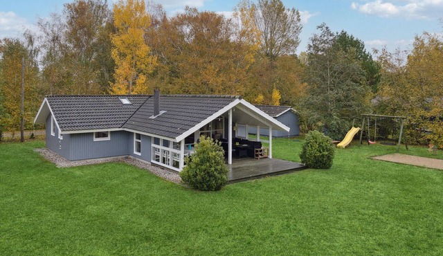 Awesome home in Rødby with kitchen