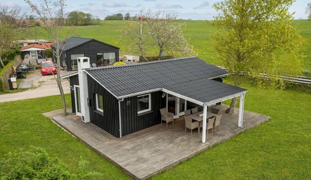 Awesome home in Rønde with WiFi