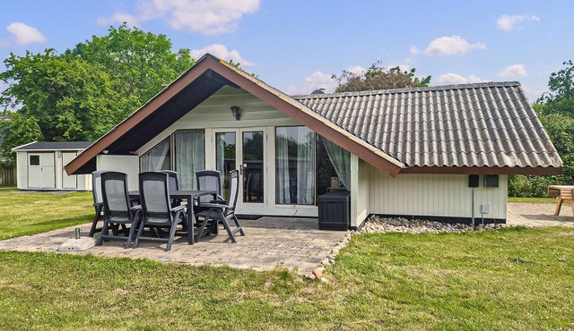 Awesome home in Rudkøbing with kitchen