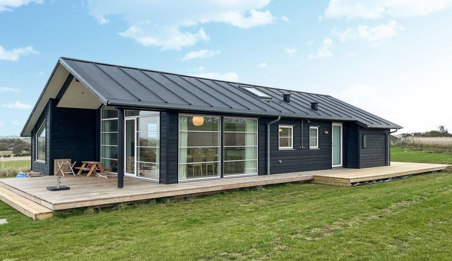 Awesome home in Store Fuglede with WiFi