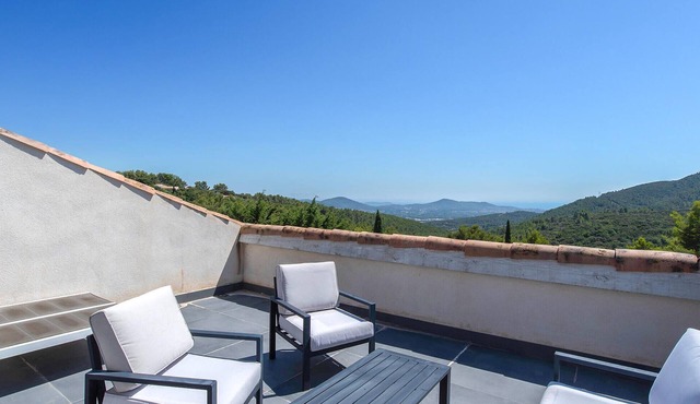 Awesome home in Solliès-Ville