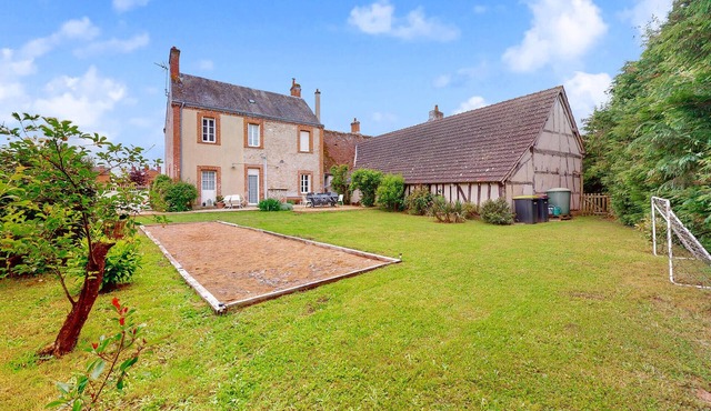 Awesome home in Saint-Viâtre with WiFi
