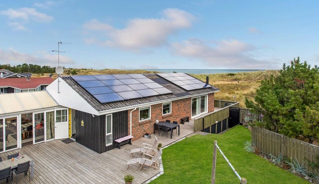 Awesome home in Sæby with WiFi