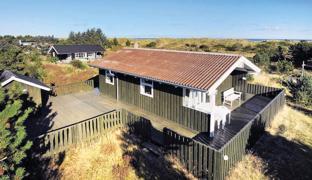 Awesome home in Sæby with WiFi