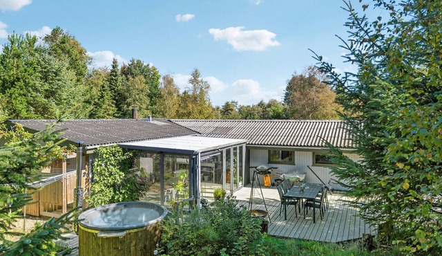 Awesome home in Sæby with WiFi