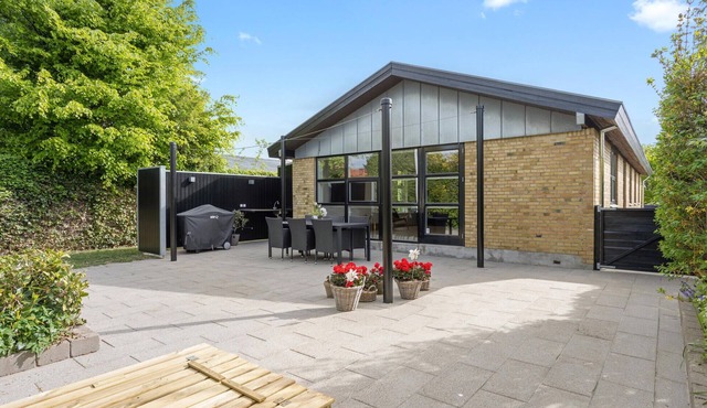 Awesome home in Sæby with kitchen