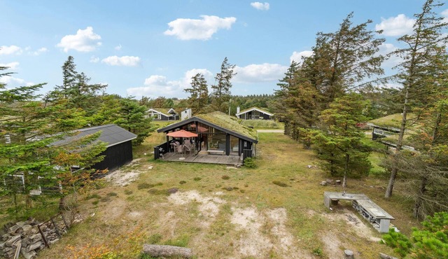 Awesome home in Saltum with WiFi