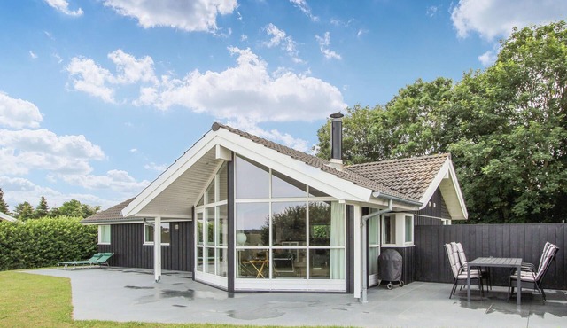 Awesome home in Samsø with kitchen