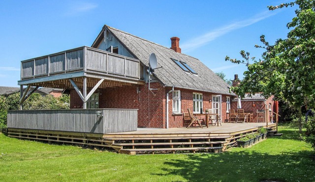 Awesome home in Samsø with WiFi