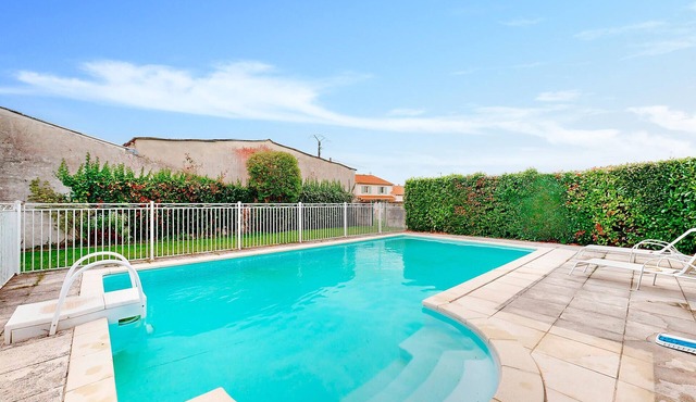 Awesome home in SAUSSIGNAC with WiFi