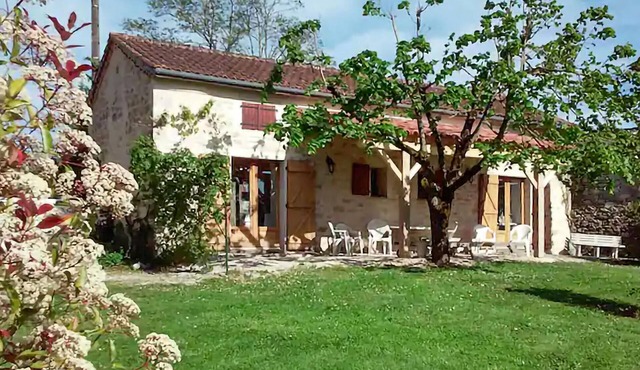 Awesome home in Sauzet with kitchen
