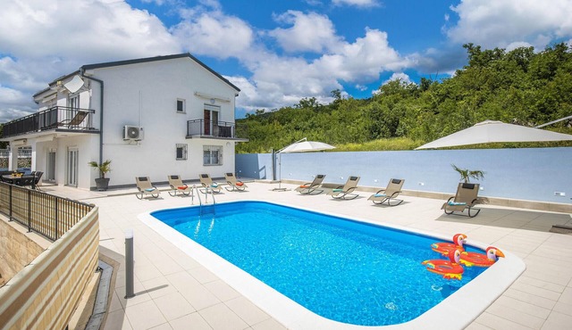 Awesome home in Selce