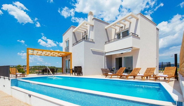 Awesome home in Sibenik