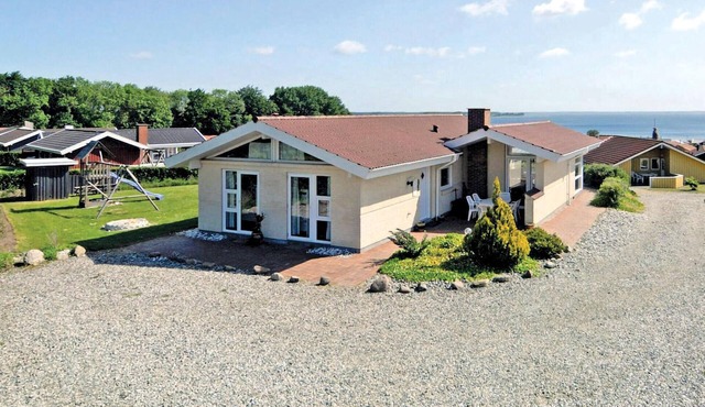 Awesome home in Sjølund with kitchen