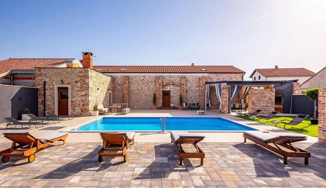 Awesome home in Skabrnja