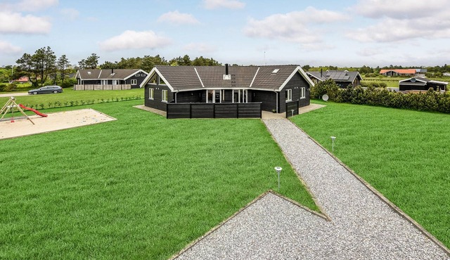 Awesome home in Skjern with WiFi