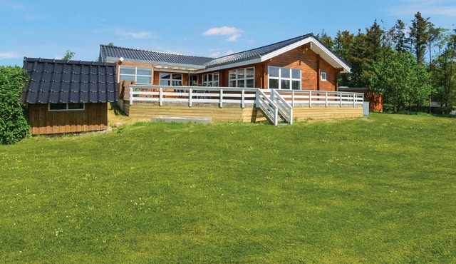 Awesome home in Spøttrup with sauna