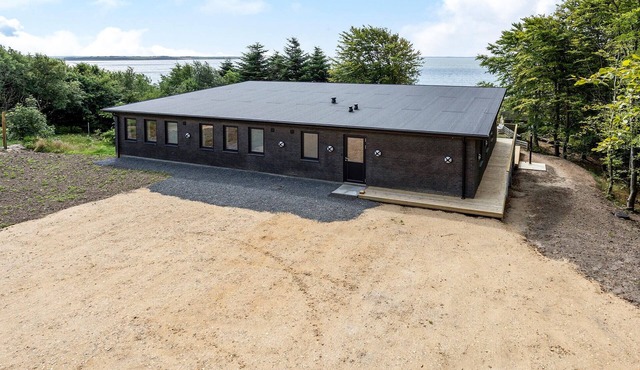 Awesome home in Spøttrup with WiFi