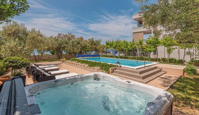 Awesome home in Srima
