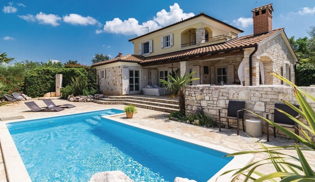 Awesome home in Stifanici