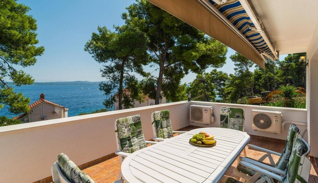 Awesome home in Stomorska with house sea view