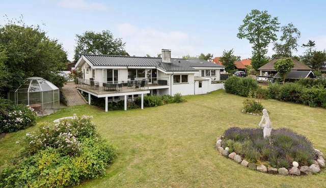 Awesome home in Strøby with WiFi