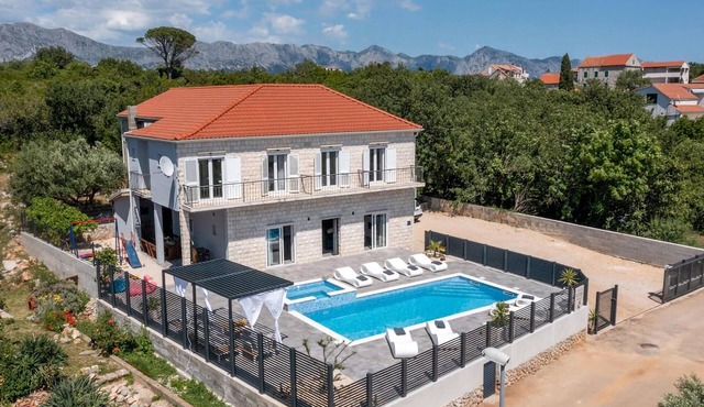 Awesome home in Sucuraj