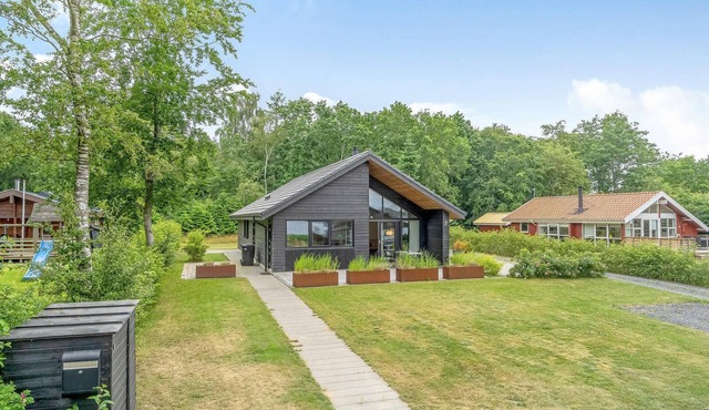 Awesome home in Sunds with lake view