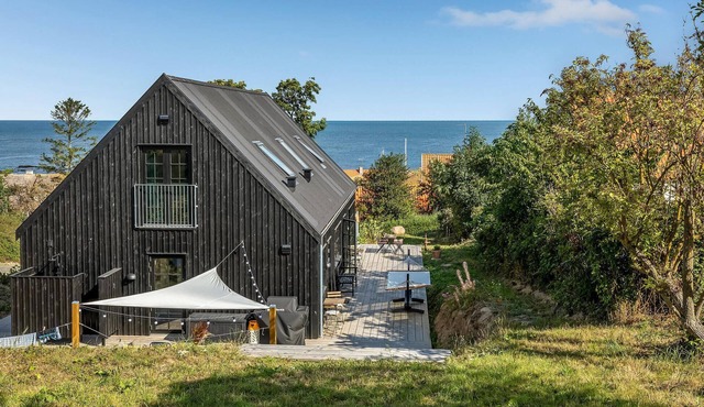 Awesome home in Svaneke with kitchen