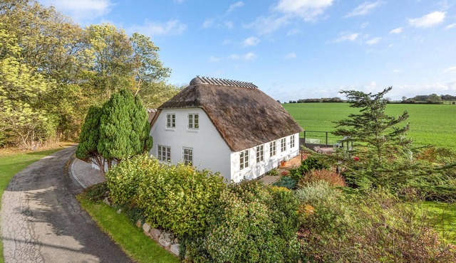 Awesome home in Sydals with WiFi