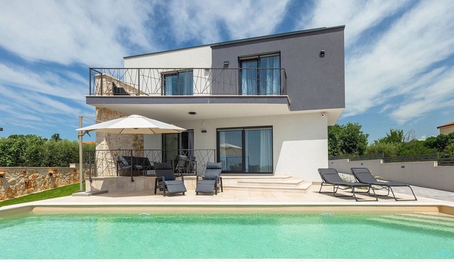 Awesome home in Tar-Vabriga