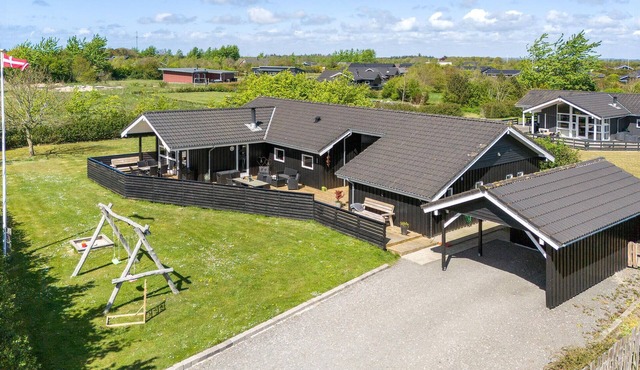 Awesome home in Tarm with kitchen