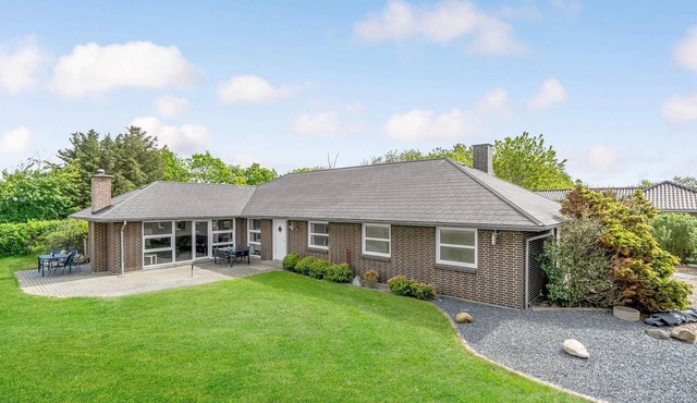 Awesome home in Tarm with kitchen