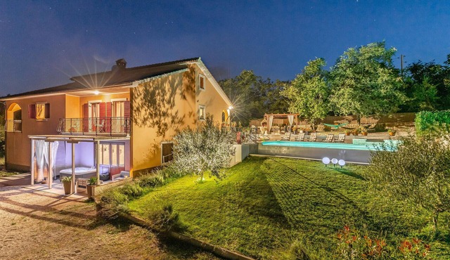 Awesome home in Tinjan