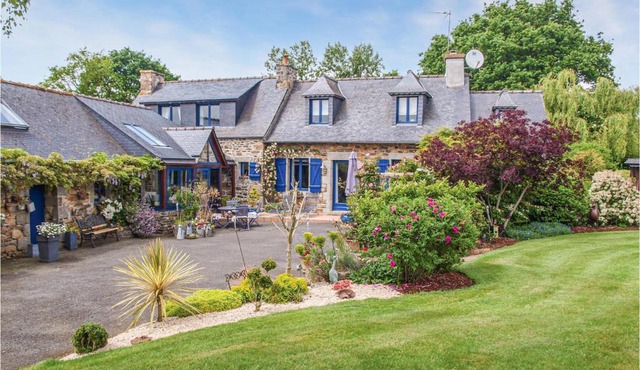 Awesome Home In Trézélanbégard